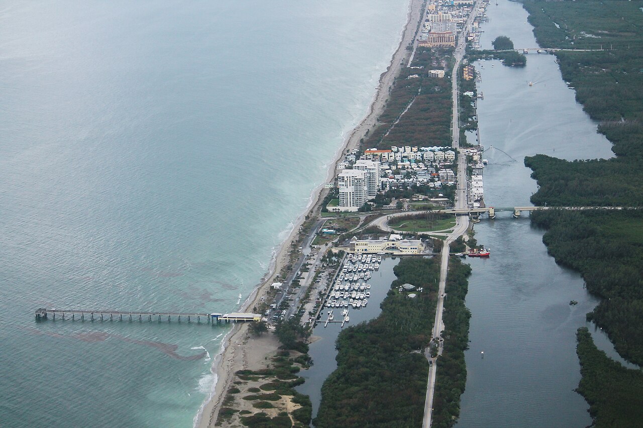 Aerial view of Dania Beach Pier